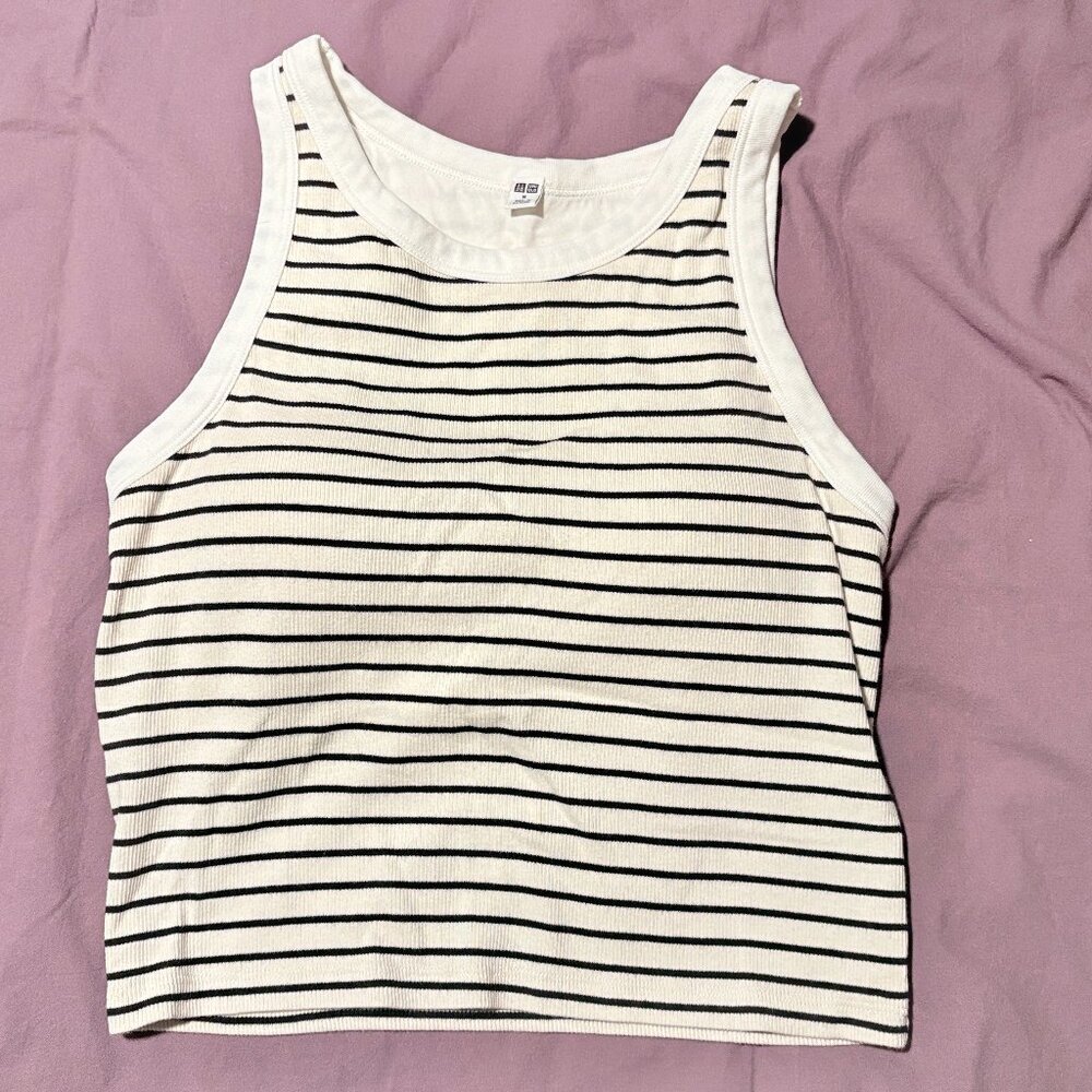 Uniqlo Black and White Fitted Crop Tank Top with built-in bra